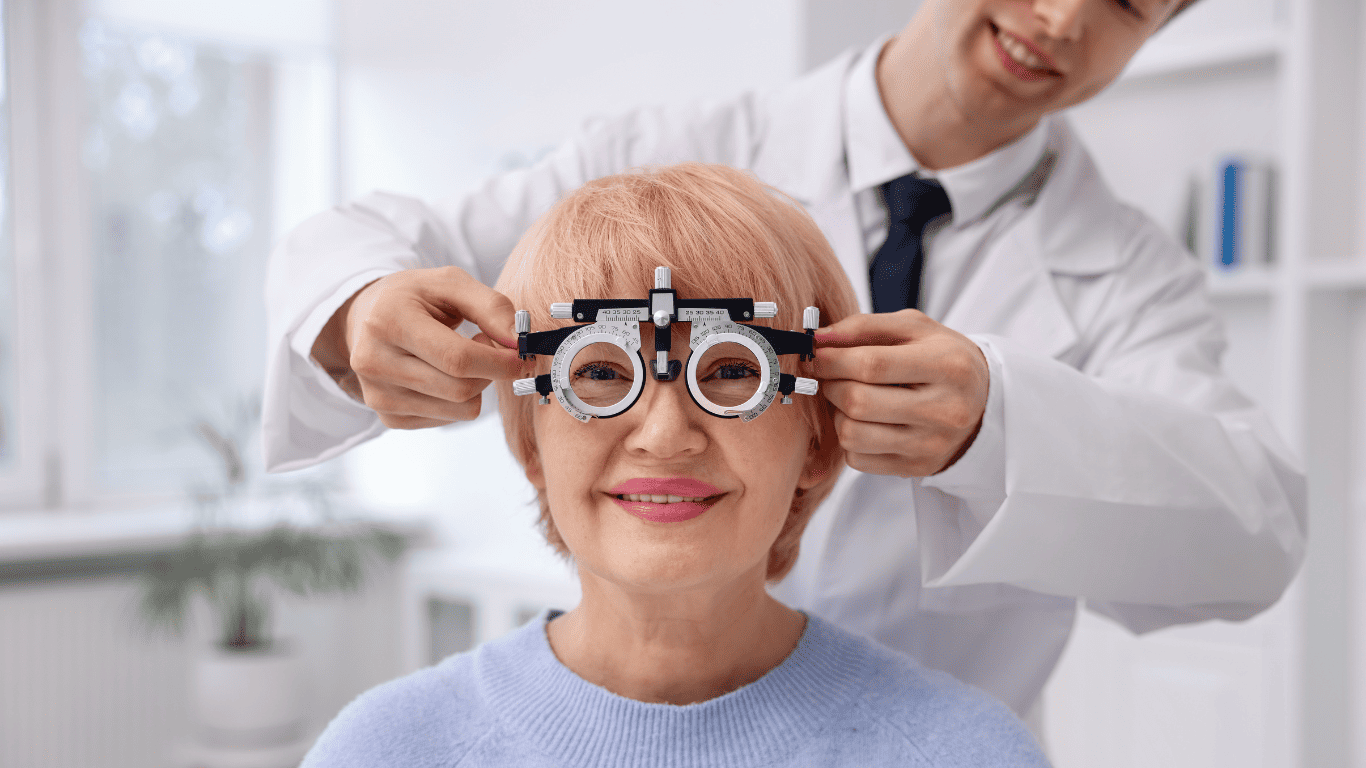 Presbicia por qué ves borroso después de los 40. Revisa tu visión a tiempo